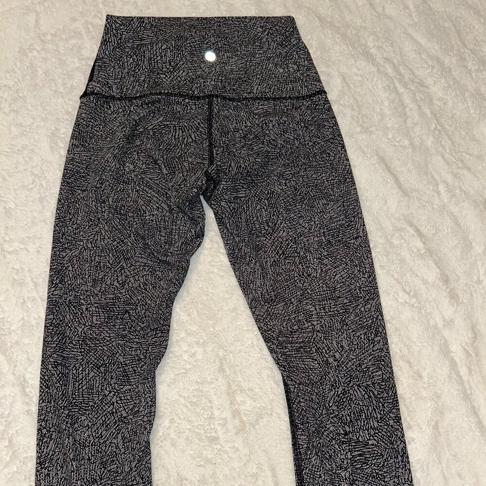 Lululemon Wunderunder Cropped Leggings size 6 , 21" inseam